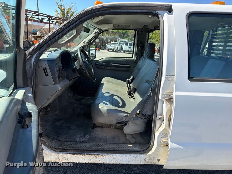 image for item FU1114 2006 Ford F350 Super Duty Crew Cab pickup truck
