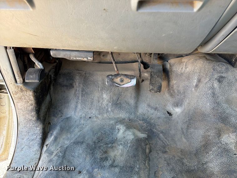image for item FU1114 2006 Ford F350 Super Duty Crew Cab pickup truck