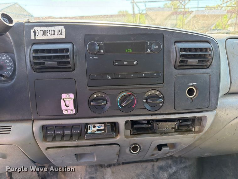 image for item FU1114 2006 Ford F350 Super Duty Crew Cab pickup truck