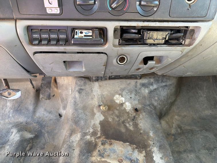 image for item FU1114 2006 Ford F350 Super Duty Crew Cab pickup truck