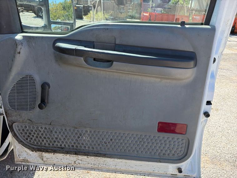 image for item FU1114 2006 Ford F350 Super Duty Crew Cab pickup truck