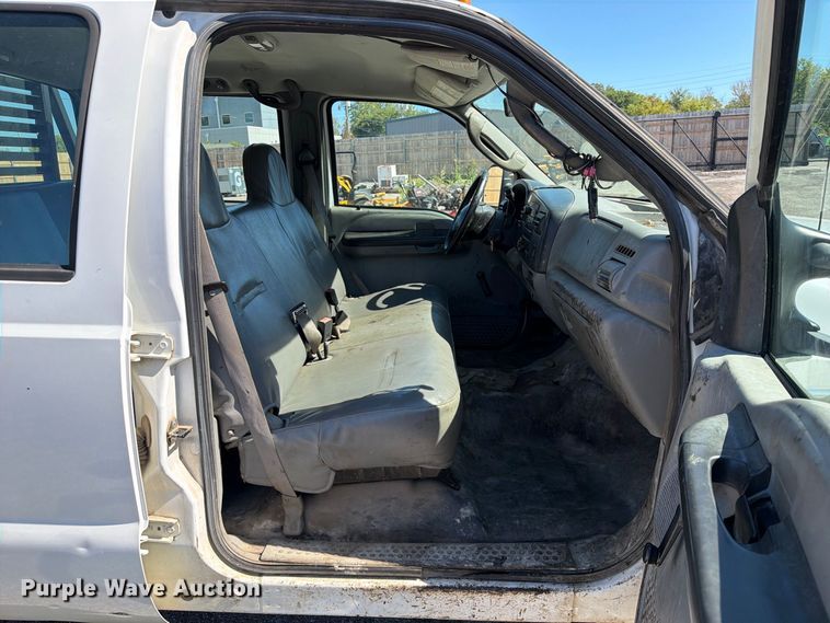 image for item FU1114 2006 Ford F350 Super Duty Crew Cab pickup truck
