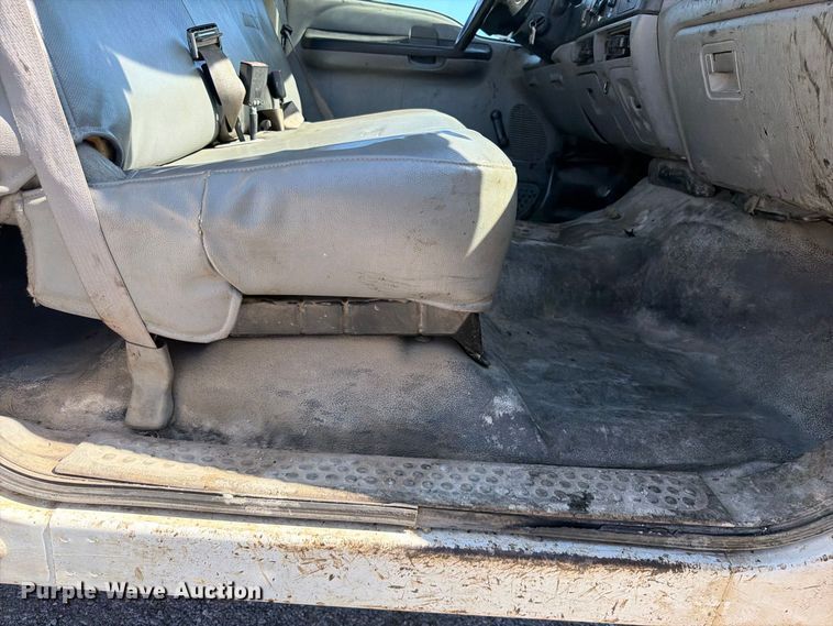 image for item FU1114 2006 Ford F350 Super Duty Crew Cab pickup truck