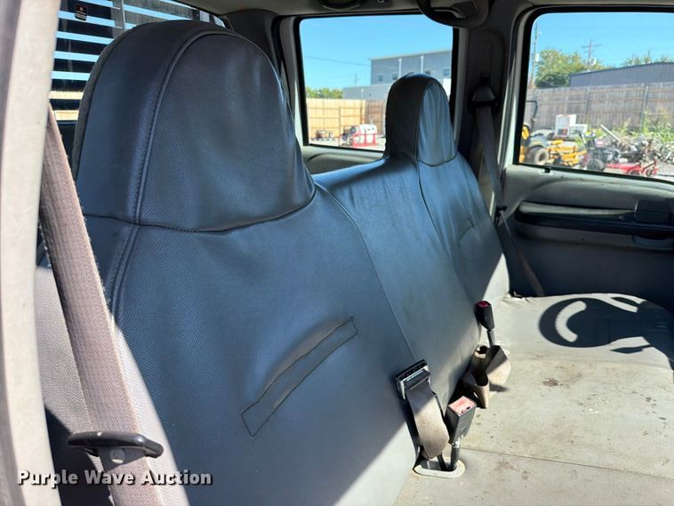 image for item FU1114 2006 Ford F350 Super Duty Crew Cab pickup truck