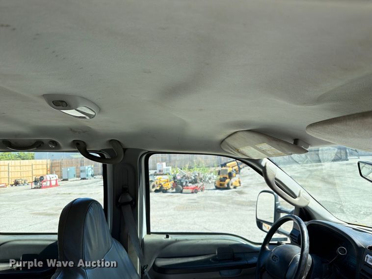image for item FU1114 2006 Ford F350 Super Duty Crew Cab pickup truck