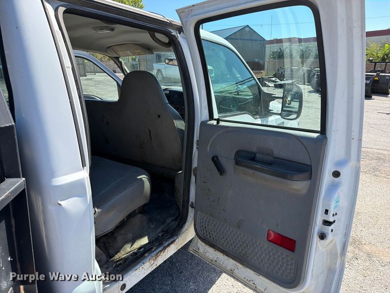 image for item FU1114 2006 Ford F350 Super Duty Crew Cab pickup truck