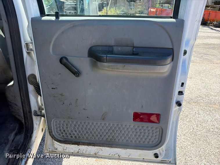 image for item FU1114 2006 Ford F350 Super Duty Crew Cab pickup truck