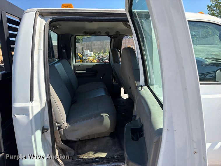 image for item FU1114 2006 Ford F350 Super Duty Crew Cab pickup truck