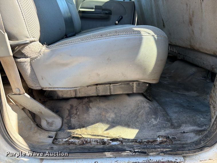 image for item FU1114 2006 Ford F350 Super Duty Crew Cab pickup truck