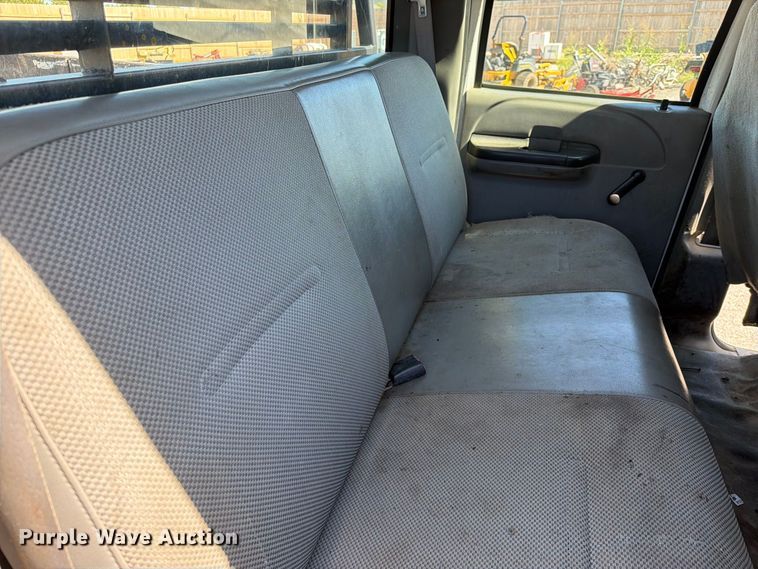image for item FU1114 2006 Ford F350 Super Duty Crew Cab pickup truck
