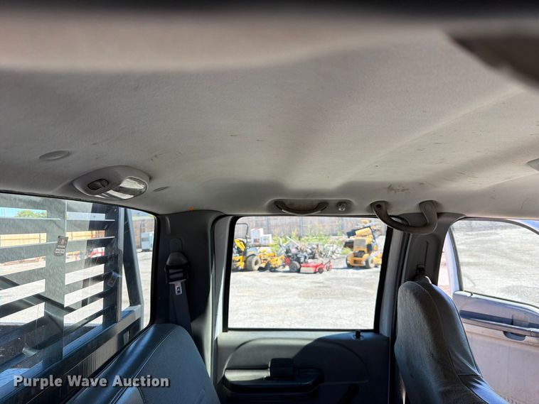 image for item FU1114 2006 Ford F350 Super Duty Crew Cab pickup truck