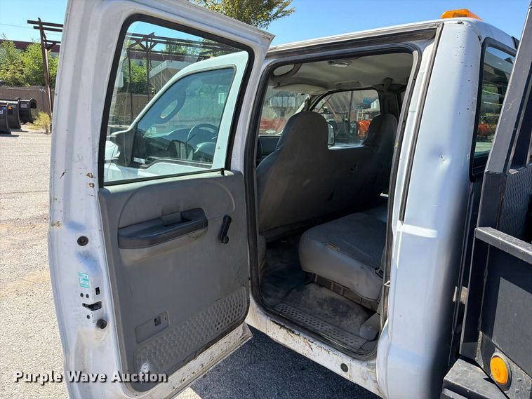 image for item FU1114 2006 Ford F350 Super Duty Crew Cab pickup truck