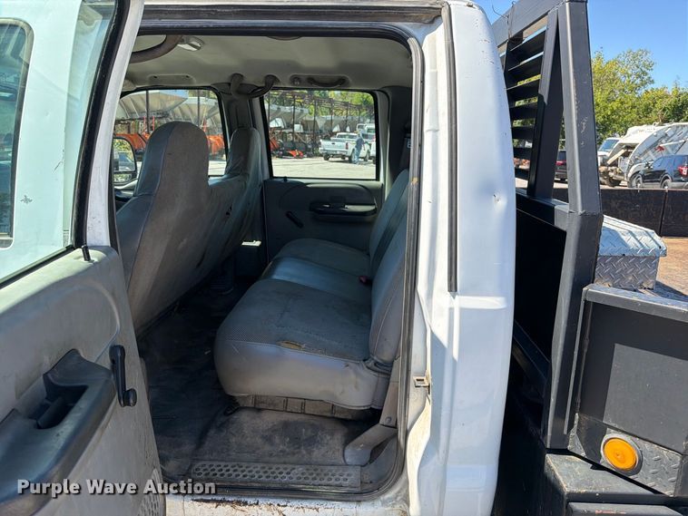 image for item FU1114 2006 Ford F350 Super Duty Crew Cab pickup truck