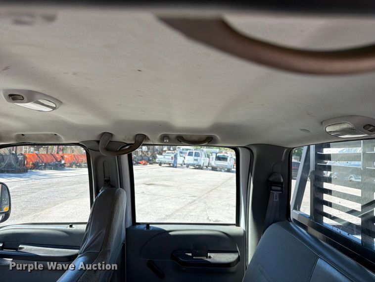 image for item FU1114 2006 Ford F350 Super Duty Crew Cab pickup truck