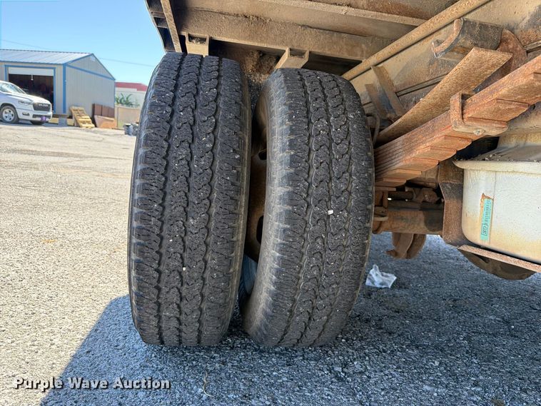 image for item FU1114 2006 Ford F350 Super Duty Crew Cab pickup truck