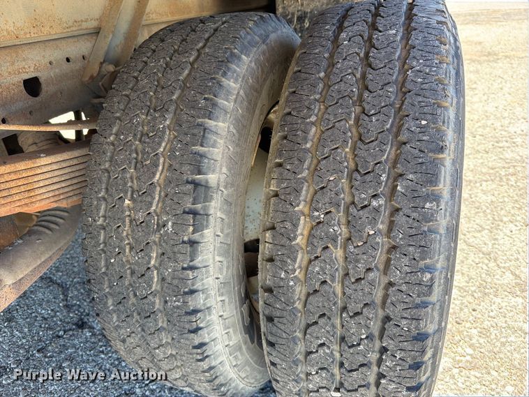 image for item FU1114 2006 Ford F350 Super Duty Crew Cab pickup truck