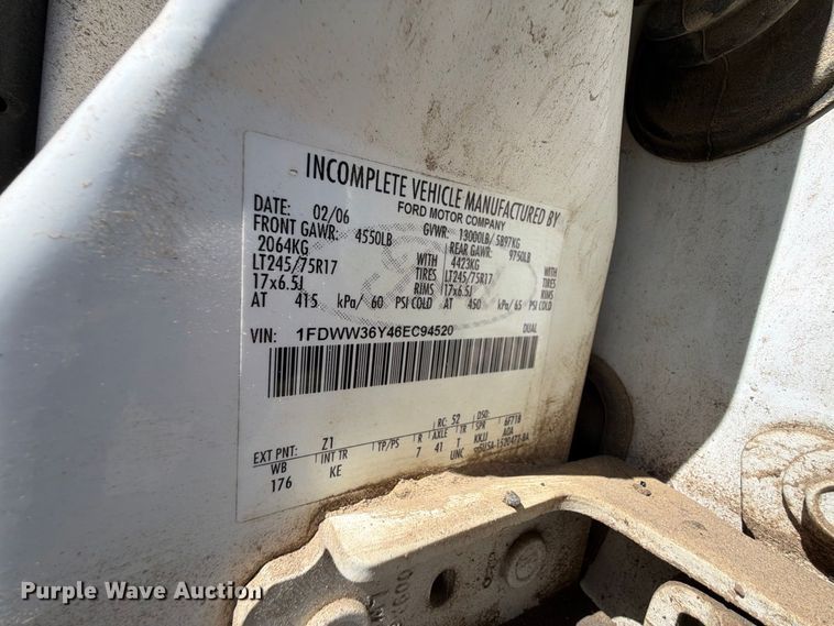image for item FU1114 2006 Ford F350 Super Duty Crew Cab pickup truck