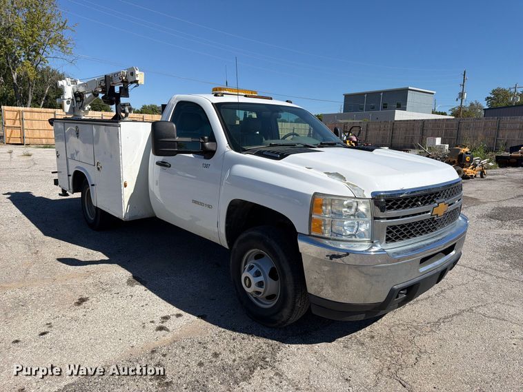 image for item FU1115 2013 Chevrolet Silverado 3500HD utility bed pickup truck