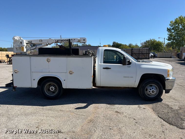 image for item FU1115 2013 Chevrolet Silverado 3500HD utility bed pickup truck