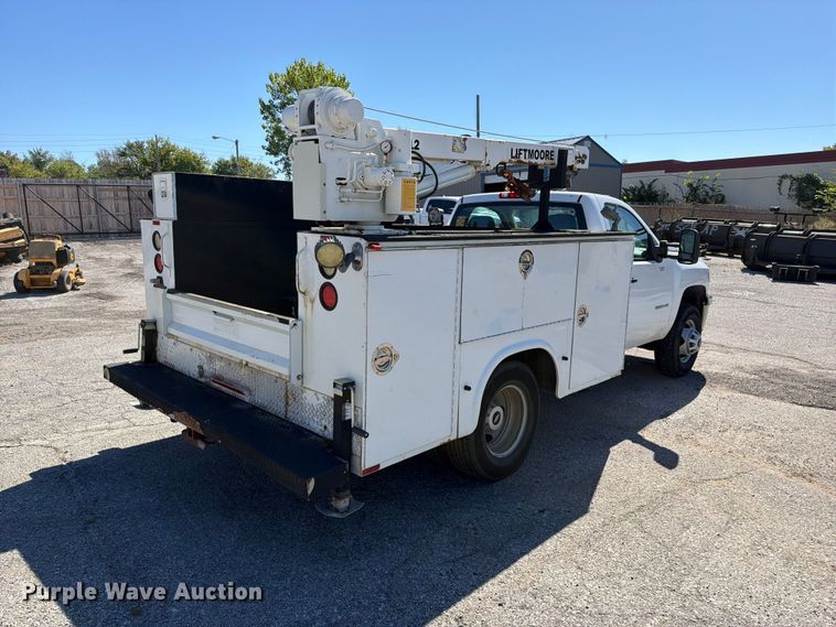 image for item FU1115 2013 Chevrolet Silverado 3500HD utility bed pickup truck