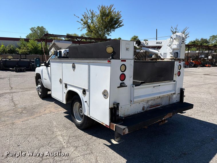 image for item FU1115 2013 Chevrolet Silverado 3500HD utility bed pickup truck