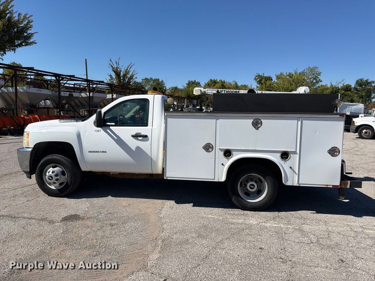 image for item FU1115 2013 Chevrolet Silverado 3500HD utility bed pickup truck