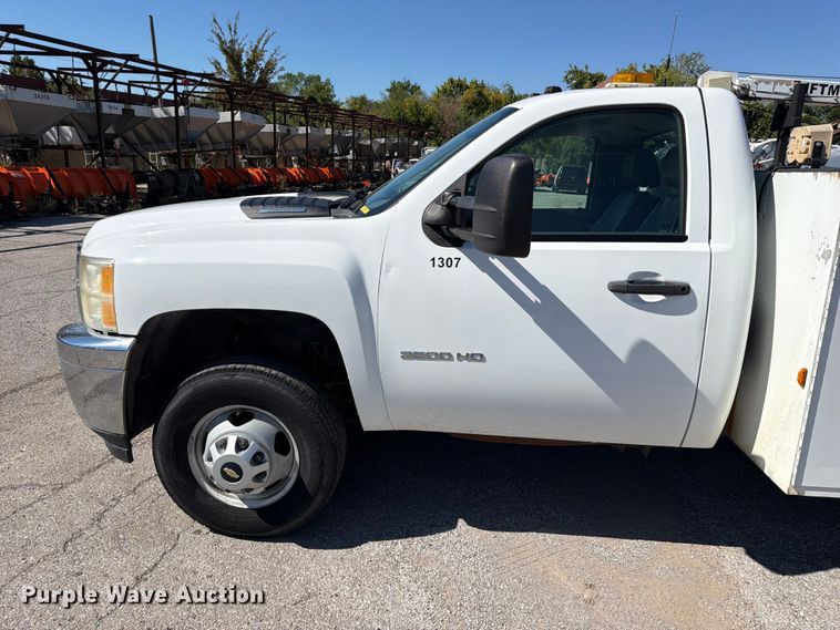 image for item FU1115 2013 Chevrolet Silverado 3500HD utility bed pickup truck