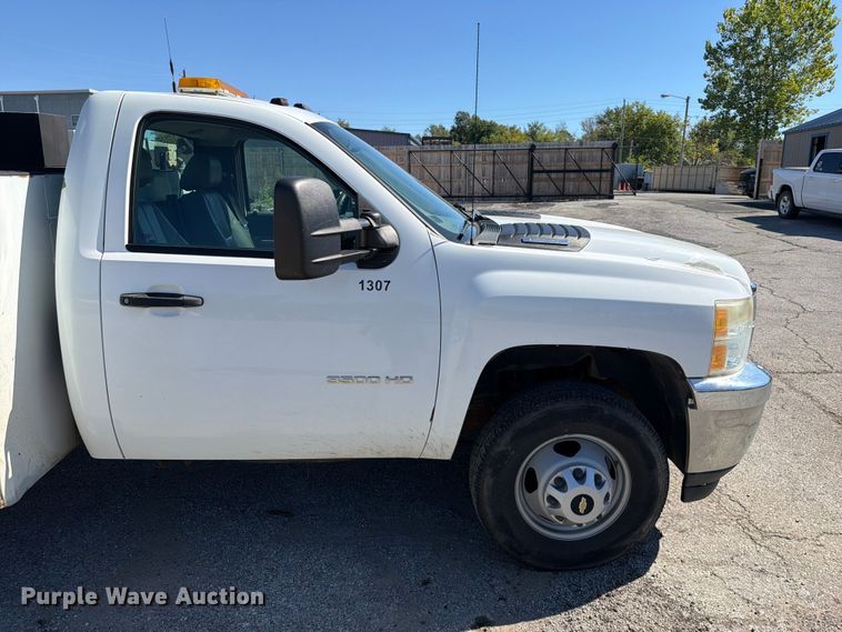 image for item FU1115 2013 Chevrolet Silverado 3500HD utility bed pickup truck