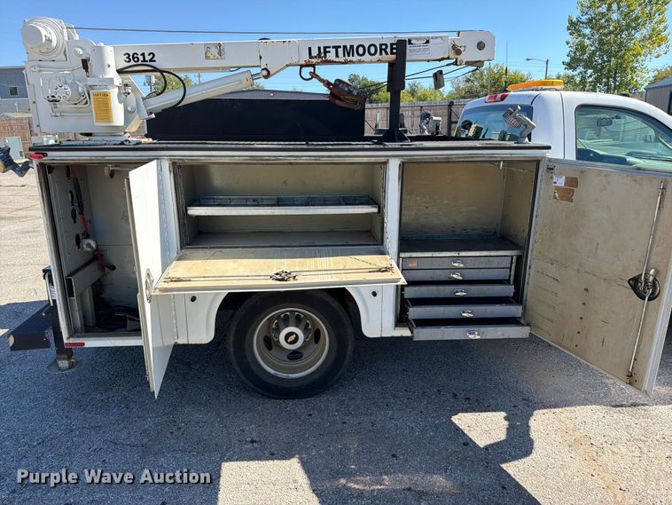 image for item FU1115 2013 Chevrolet Silverado 3500HD utility bed pickup truck