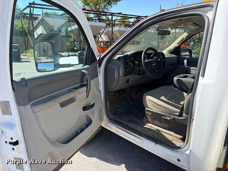 image for item FU1115 2013 Chevrolet Silverado 3500HD utility bed pickup truck