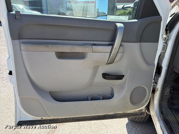 image for item FU1115 2013 Chevrolet Silverado 3500HD utility bed pickup truck
