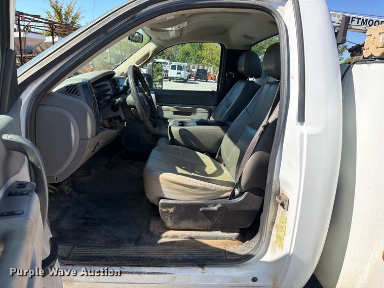 image for item FU1115 2013 Chevrolet Silverado 3500HD utility bed pickup truck