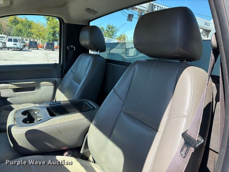 image for item FU1115 2013 Chevrolet Silverado 3500HD utility bed pickup truck