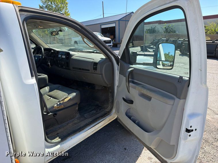 image for item FU1115 2013 Chevrolet Silverado 3500HD utility bed pickup truck