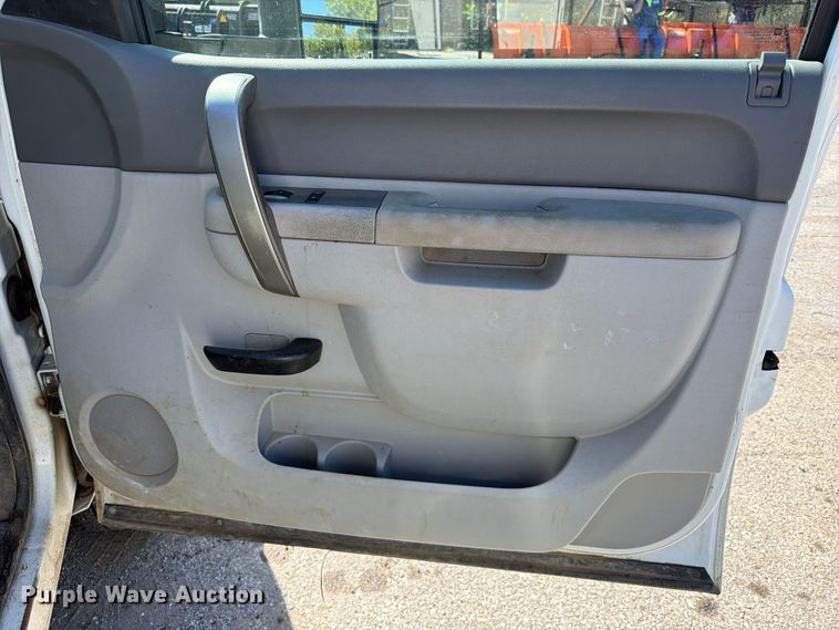 image for item FU1115 2013 Chevrolet Silverado 3500HD utility bed pickup truck