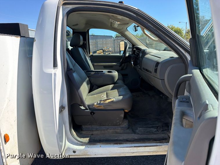 image for item FU1115 2013 Chevrolet Silverado 3500HD utility bed pickup truck