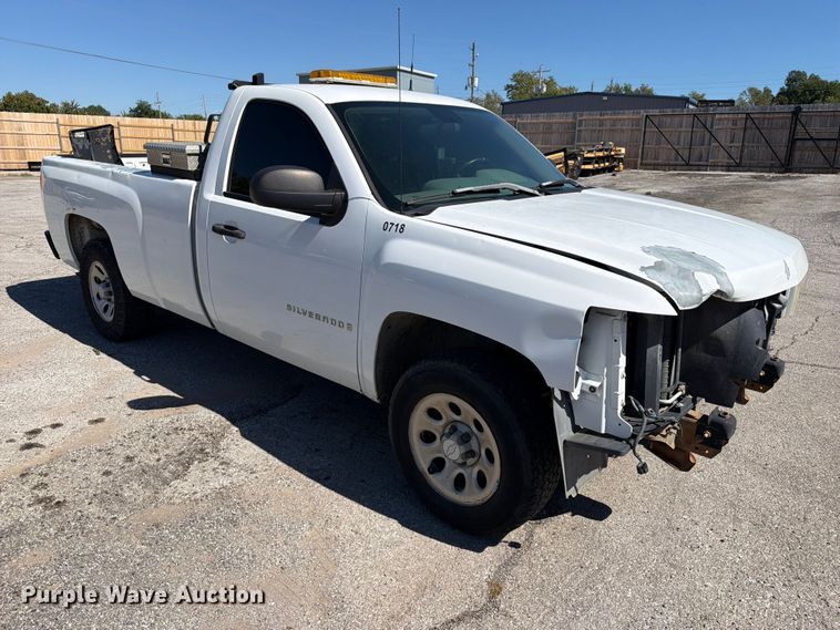 image for item FU1116 2007 Chevrolet Silverado 1500 pickup truck