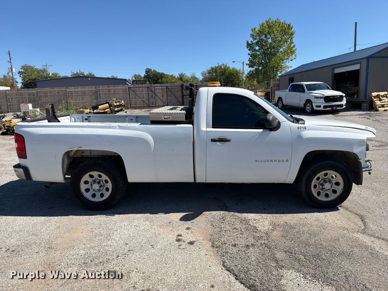 image for item FU1116 2007 Chevrolet Silverado 1500 pickup truck
