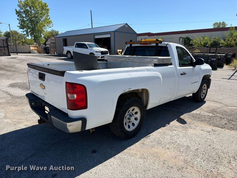 image for item FU1116 2007 Chevrolet Silverado 1500 pickup truck