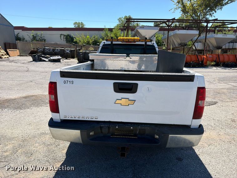 image for item FU1116 2007 Chevrolet Silverado 1500 pickup truck