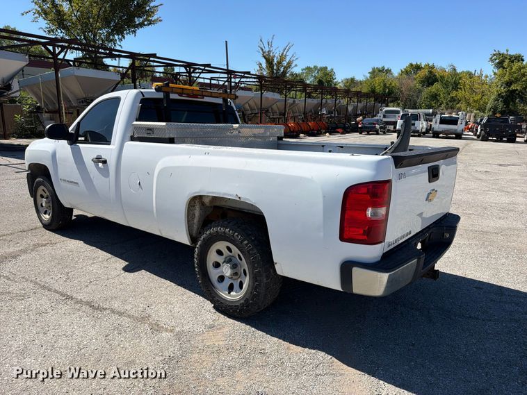 image for item FU1116 2007 Chevrolet Silverado 1500 pickup truck