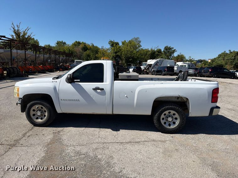 image for item FU1116 2007 Chevrolet Silverado 1500 pickup truck
