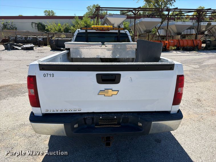 image for item FU1116 2007 Chevrolet Silverado 1500 pickup truck