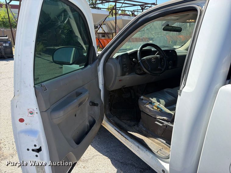 image for item FU1116 2007 Chevrolet Silverado 1500 pickup truck
