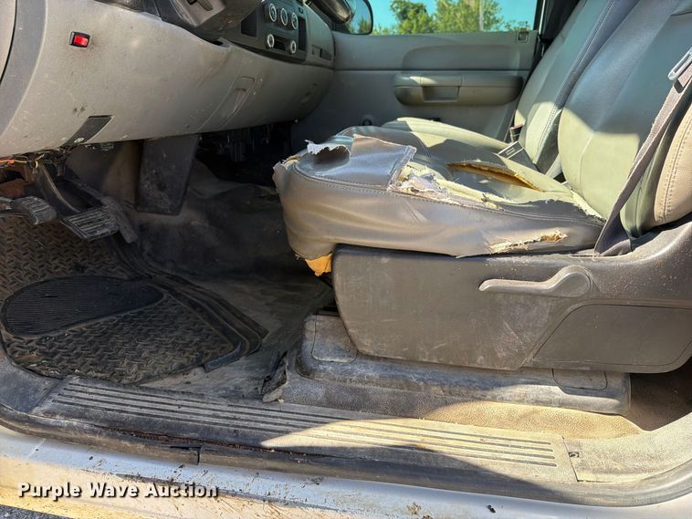 image for item FU1116 2007 Chevrolet Silverado 1500 pickup truck