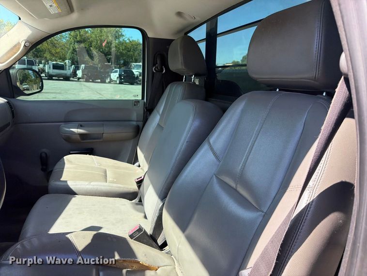 image for item FU1116 2007 Chevrolet Silverado 1500 pickup truck