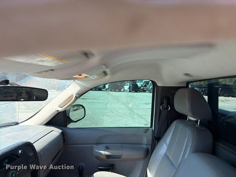 image for item FU1116 2007 Chevrolet Silverado 1500 pickup truck