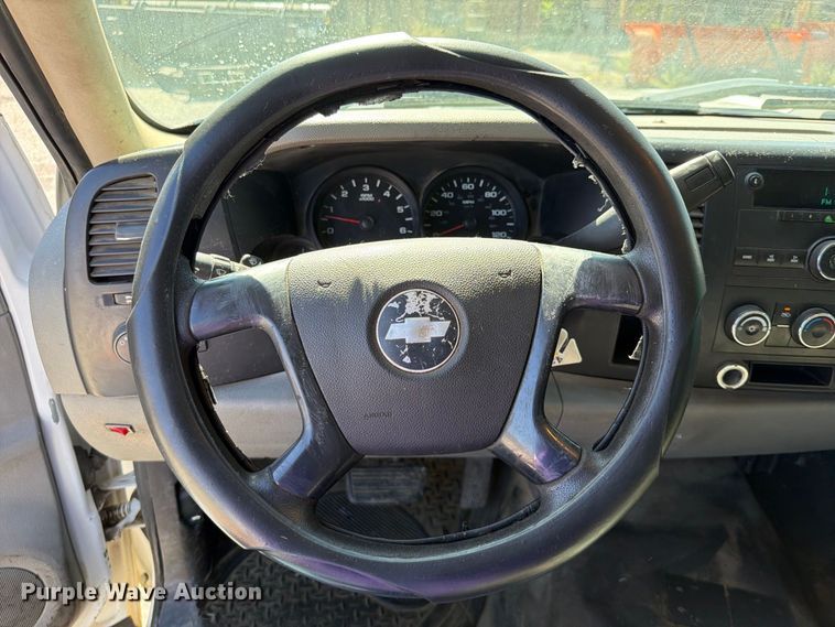 image for item FU1116 2007 Chevrolet Silverado 1500 pickup truck