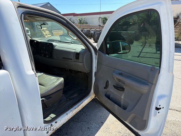 image for item FU1116 2007 Chevrolet Silverado 1500 pickup truck