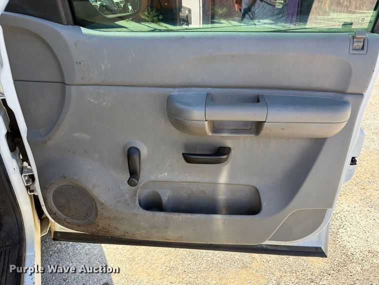 image for item FU1116 2007 Chevrolet Silverado 1500 pickup truck